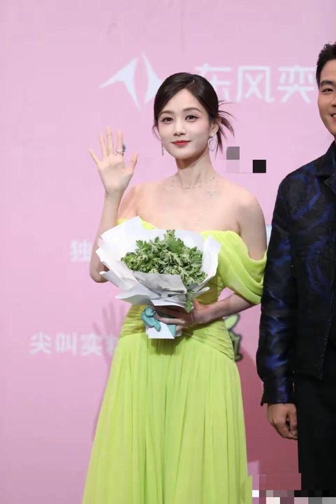 个个风情万种却被一个男人抢了风头龙8体育入口澳门这一夜内娱女星(图2)
