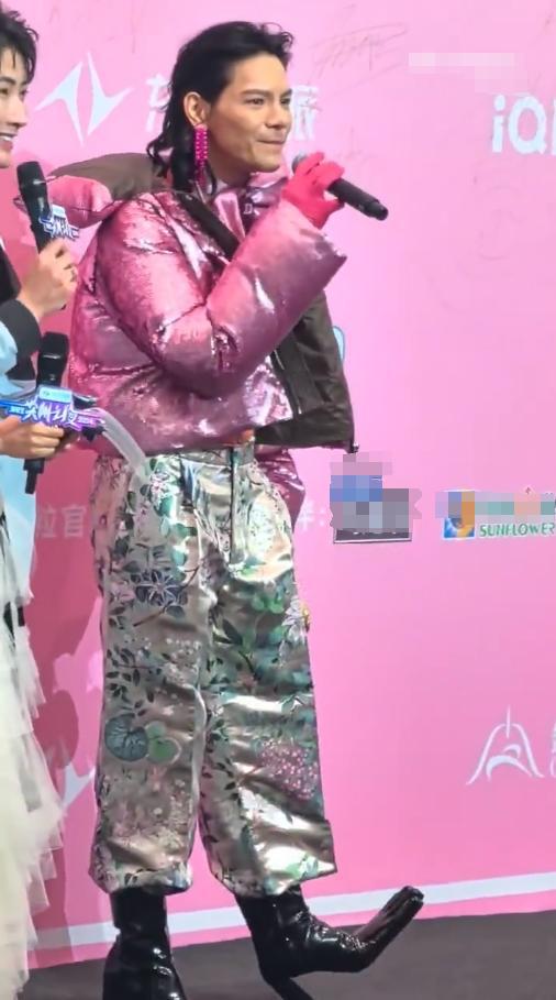 个个风情万种却被一个男人抢了风头龙8体育入口澳门这一夜内娱女星(图8)