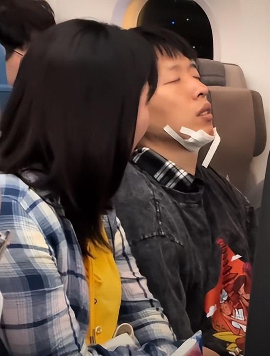回应更多细节曝光网友说是“惯犯”龙8体育入口女子逼停飞机新后续：(图2)