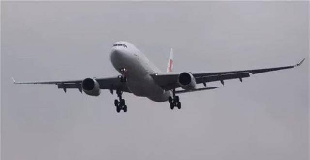 臂148人命悬一线机长机智应对空中惊魂：飞机窗外出现人的手(图9)
